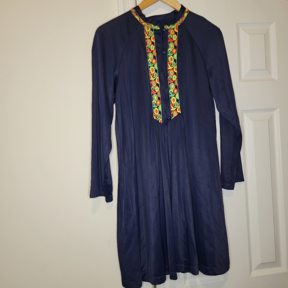 Vintage Formfit Rogers embroidered robe